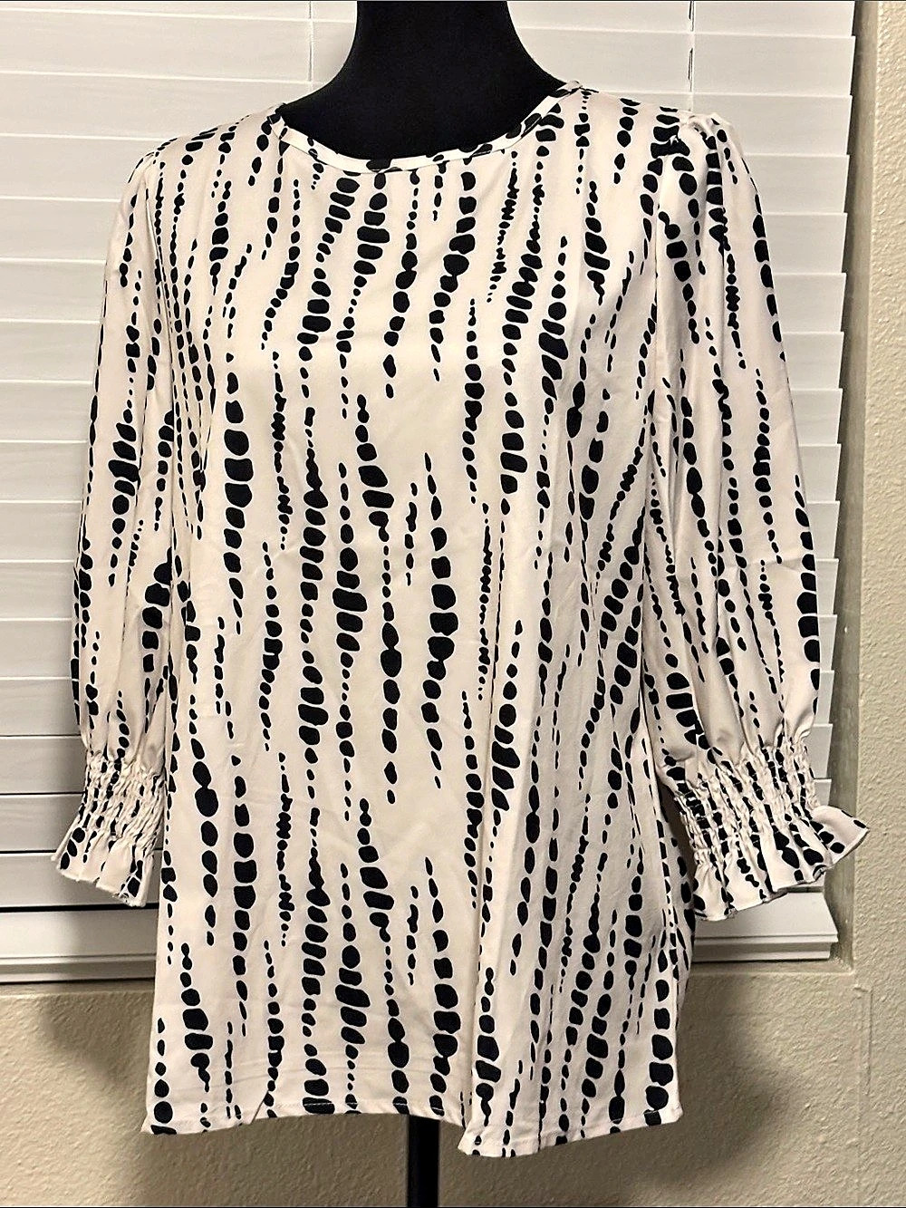 Abstract Print Blouse in White & Black Like New